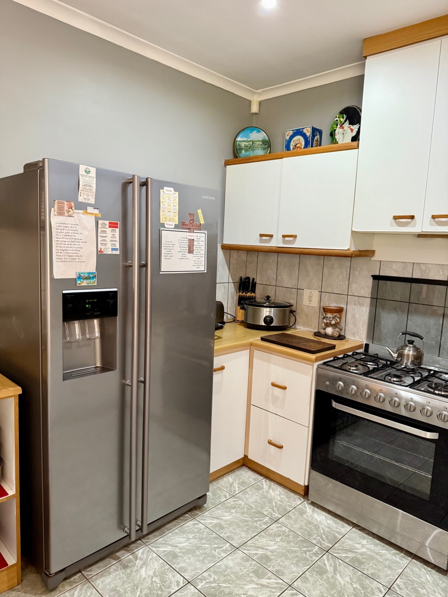3 Bedroom Property for Sale in Bergzicht Western Cape